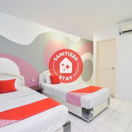 קוצ'ינג Oyo 44034 Furama Lodging House מראה חיצוני תמונה