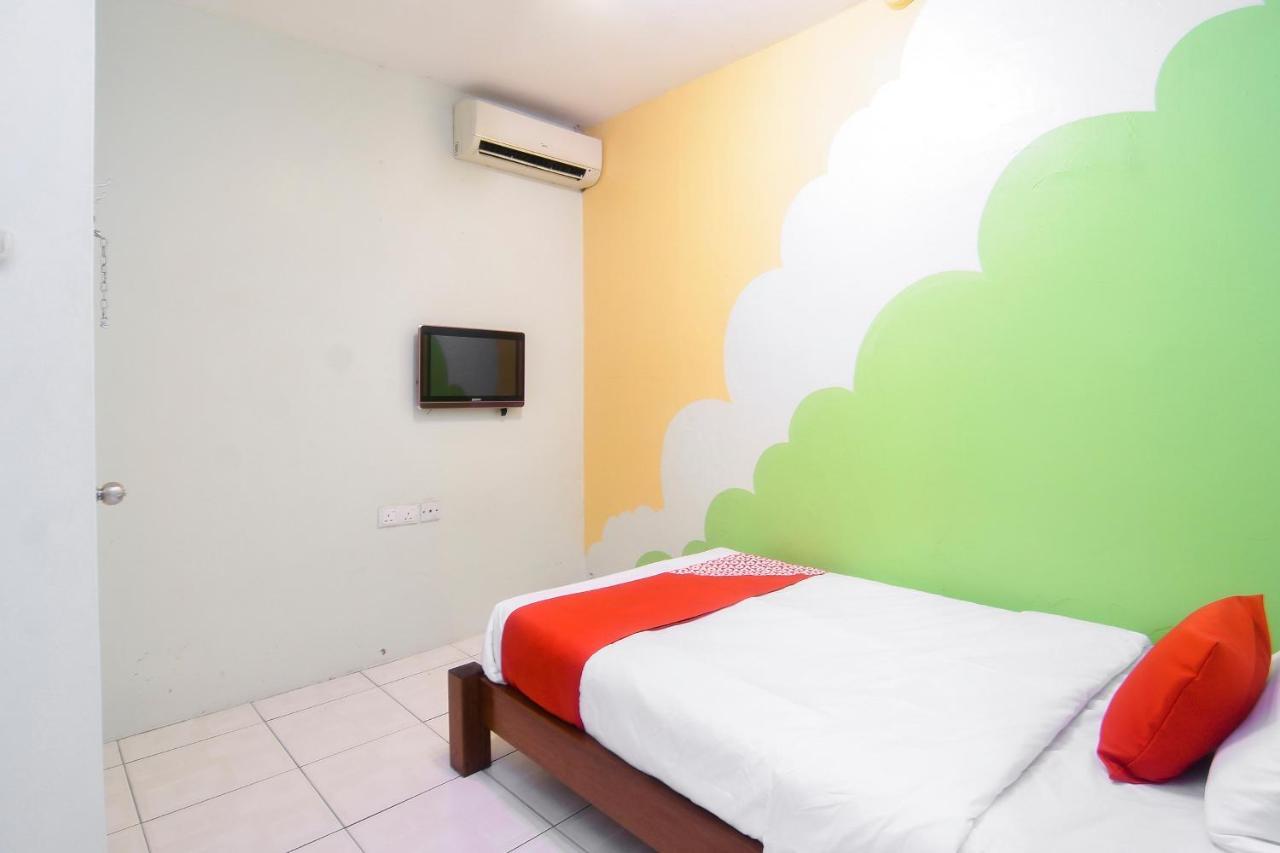 קוצ'ינג Oyo 44034 Furama Lodging House מראה חיצוני תמונה