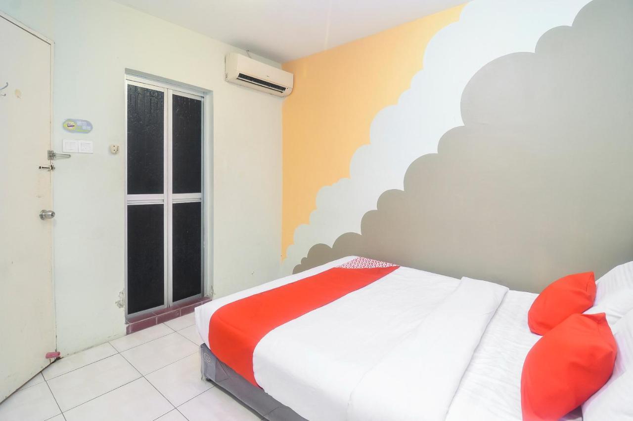 קוצ'ינג Oyo 44034 Furama Lodging House מראה חיצוני תמונה