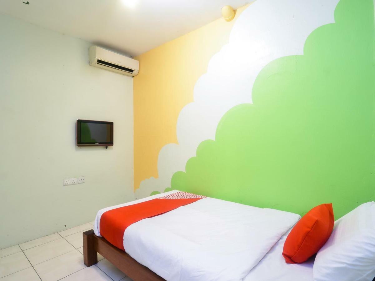 קוצ'ינג Oyo 44034 Furama Lodging House מראה חיצוני תמונה