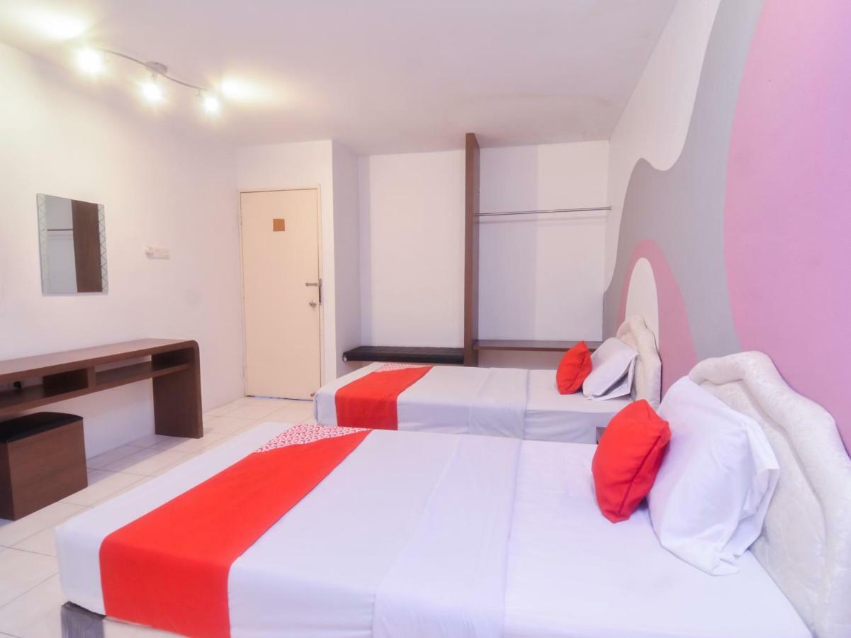 קוצ'ינג Oyo 44034 Furama Lodging House מראה חיצוני תמונה